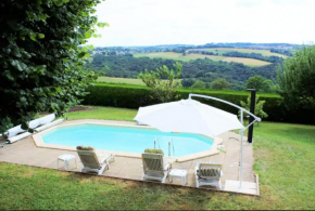 Гостиница Villa de 6 chambres avec piscine privee jardin clos et wifi a Mur de Barrez  Мюр-Де-Баррез